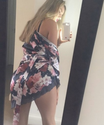 Я искусная мастерица в сфере интимных удовольствий, готовая исполнить все твои фантазии. В моих нежных объятиях ты забудешь о реальности, утонешь в волнующем океане наслаждения. Мои услуги затрагивают широкий спектр возможностей: классический секс, оральный секс, ролевые игры и многое другое. Я открыта к экспериментам и новым ощущениям. На моих фотографиях ты увидишь мои изысканные формы, которые обещают много приятности. Открой новую главу в своей жизни соблазнительной интимной с Москвой. Позвони мне! 😉🌹 10754, 28 лет