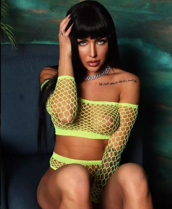 Искусная брюнетка с утонченными формами приглашает в гости для незабываемого времяпрепровождения. Со мной ты почувствуешь себя настоящим мужчиной, готовым на все ради удовольствия. 2421, 23 года